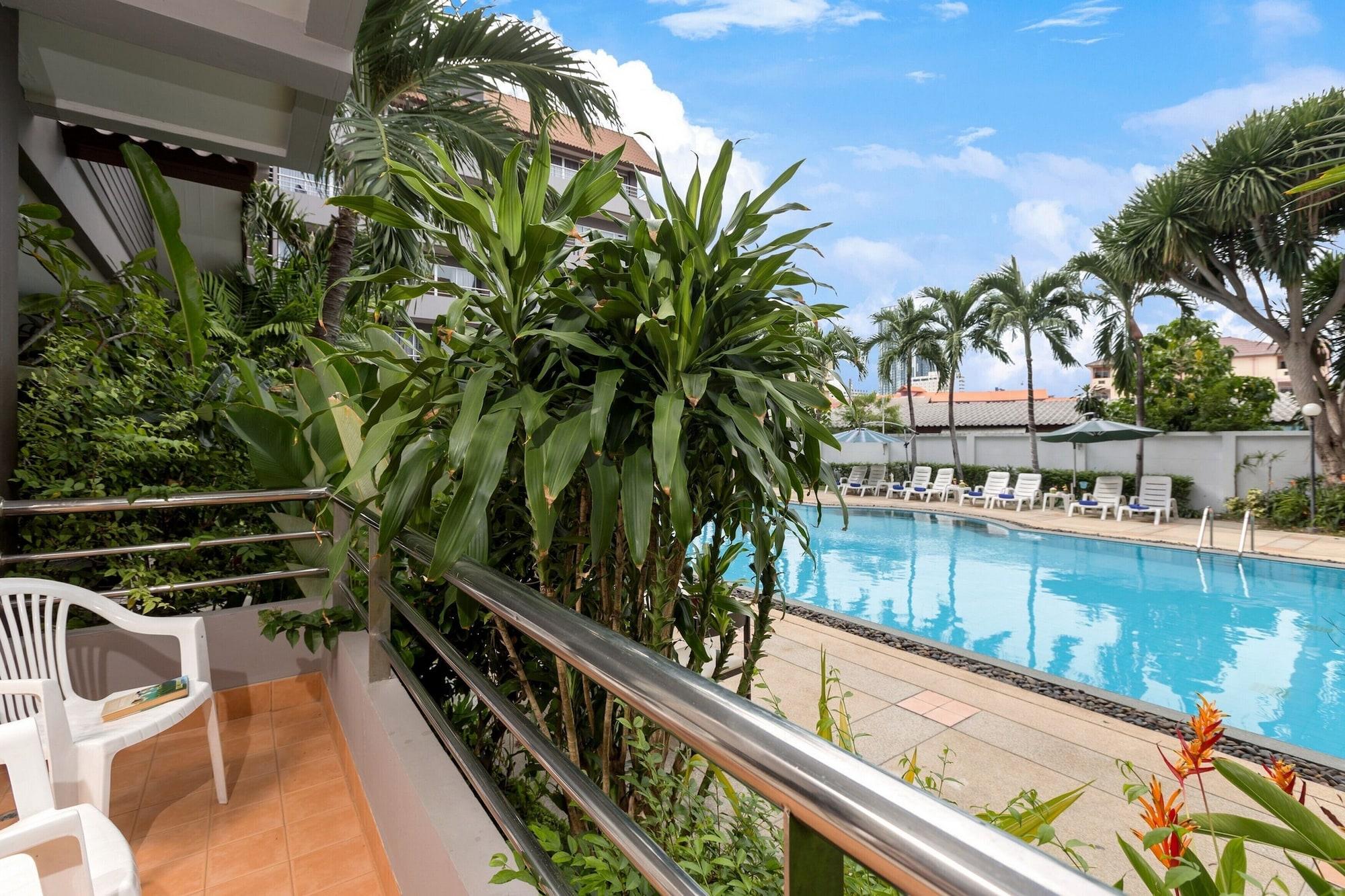 The Holiday Resort Pattaya Exterior photo