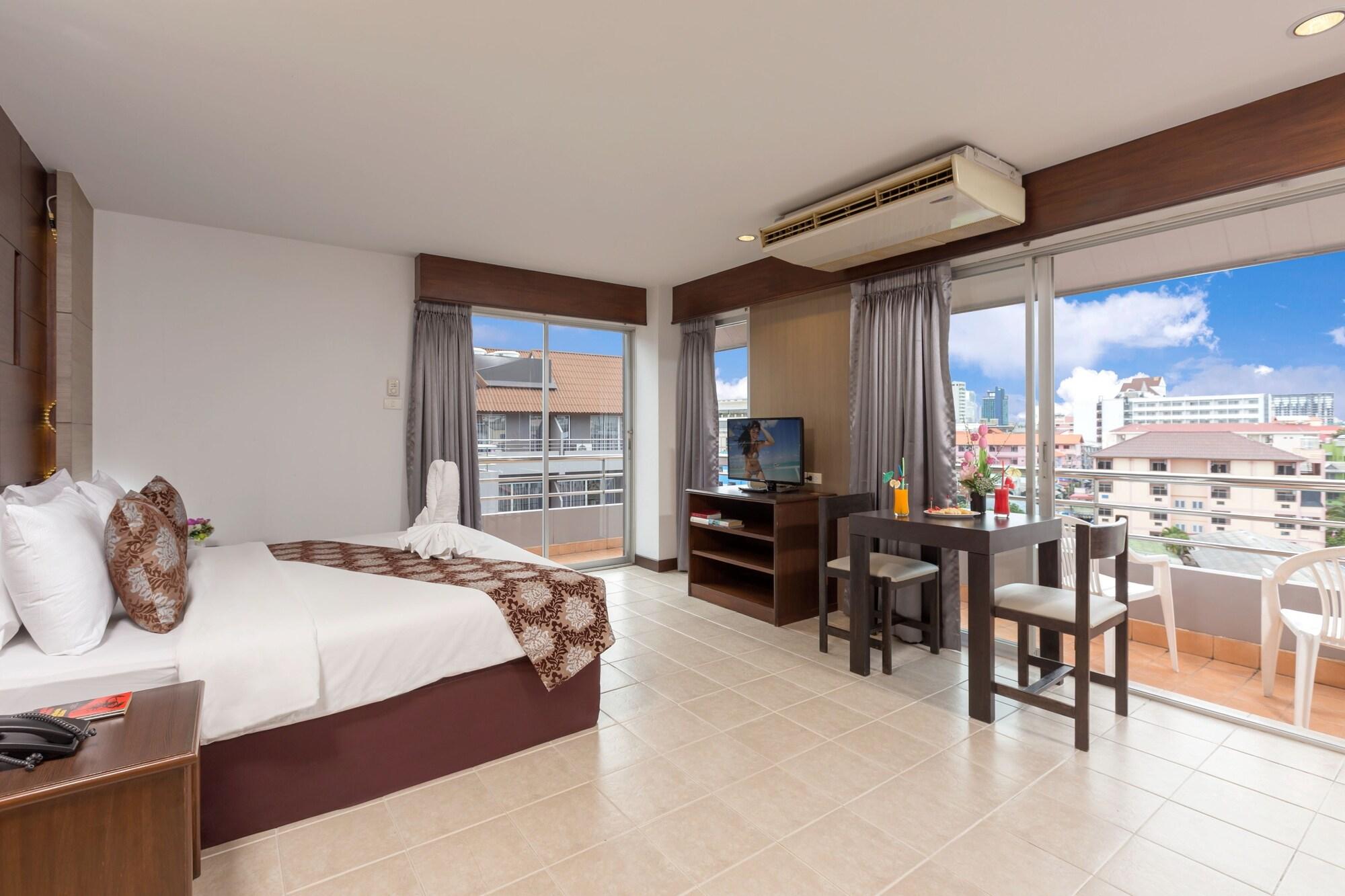 The Holiday Resort Pattaya Exterior photo