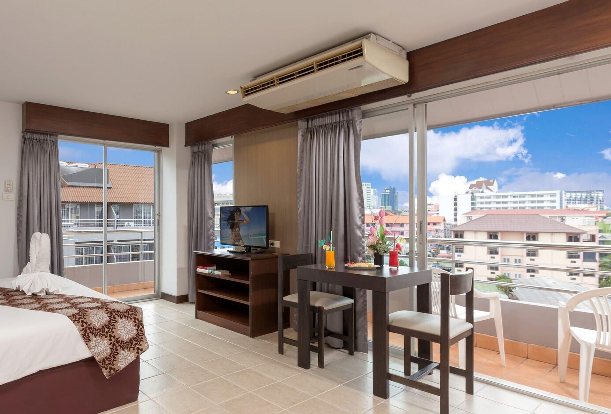 The Holiday Resort Pattaya Exterior photo