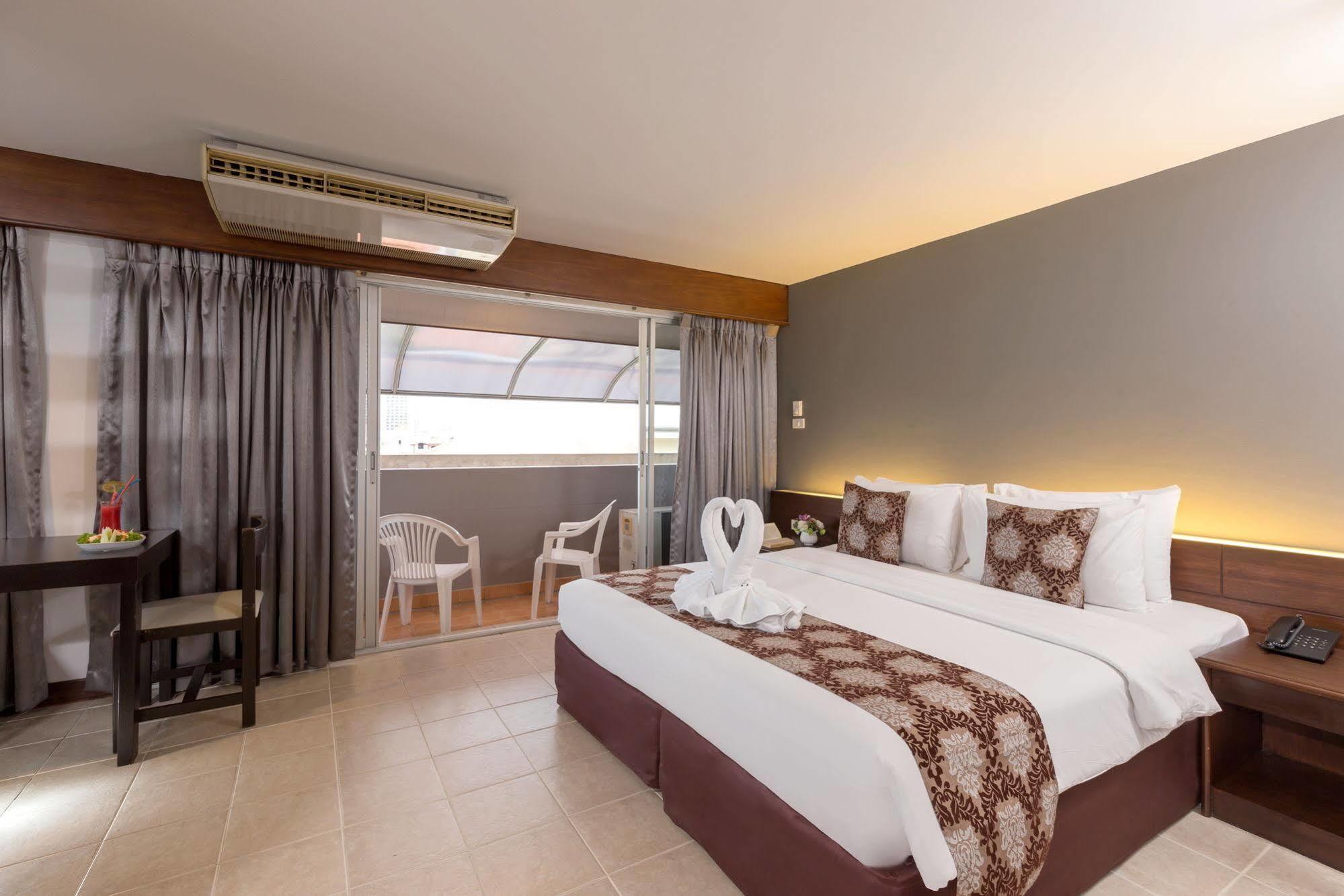 The Holiday Resort Pattaya Exterior photo