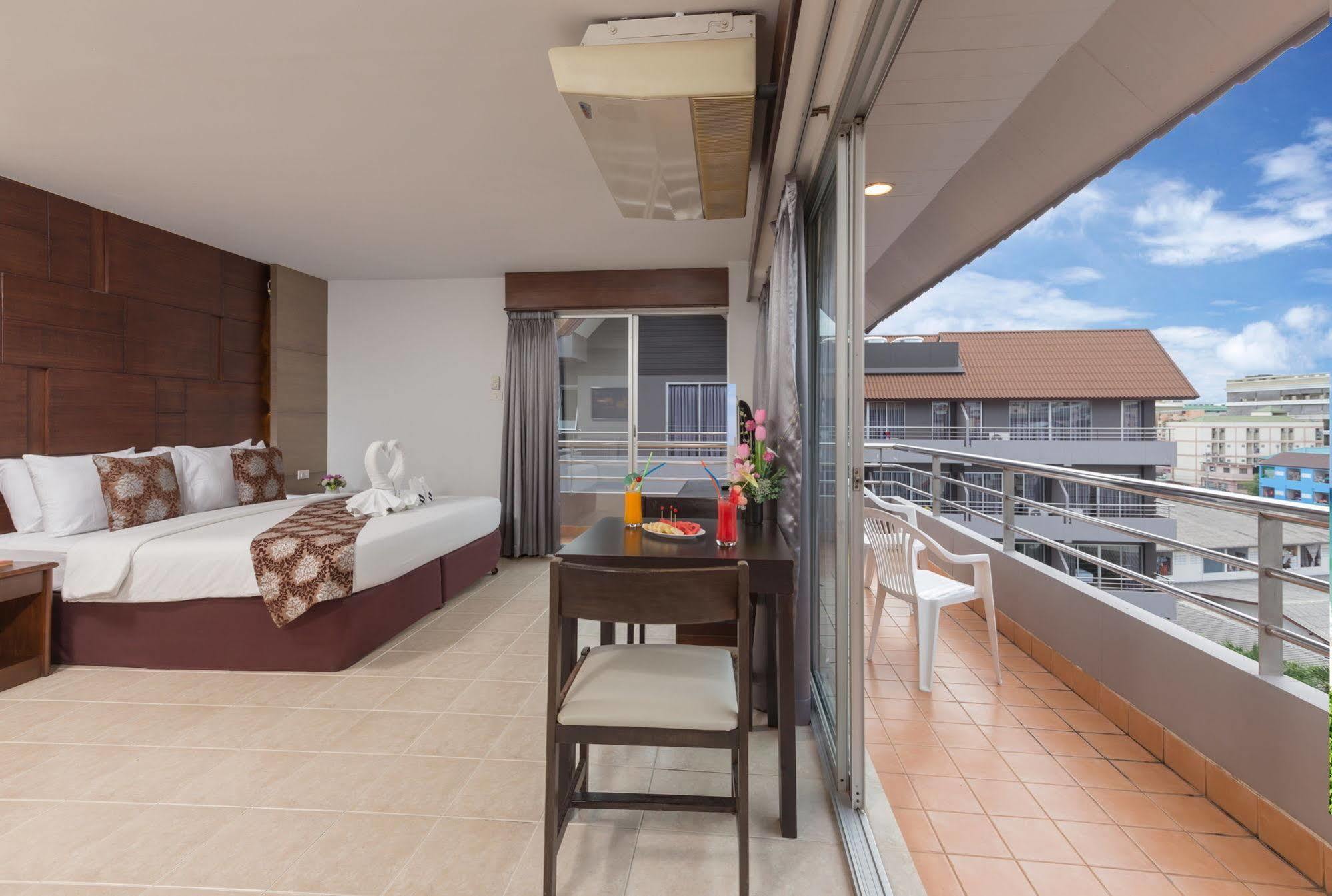 The Holiday Resort Pattaya Exterior photo