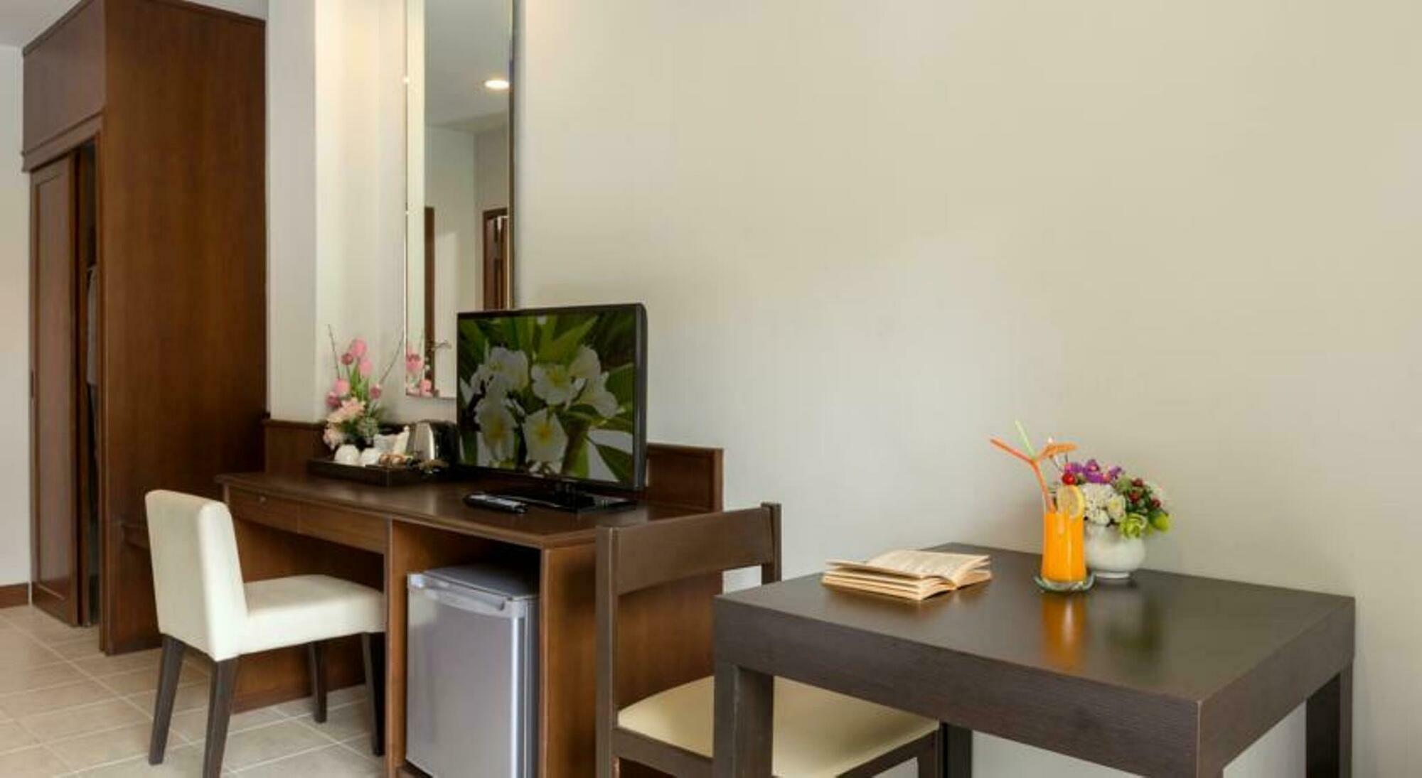 The Holiday Resort Pattaya Exterior photo